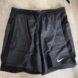 Nike 2-1 Running Shorts